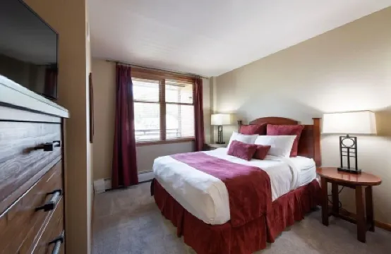 Zephyr Mountain Lodge Premium-Rated 2516