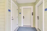 Waterfront Condo w/ Water Park, Walk to the Beach! - Parking