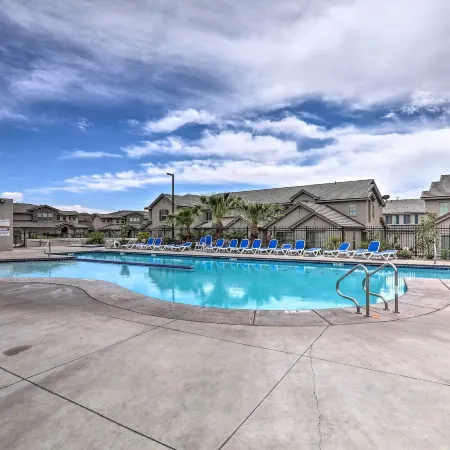 'Blue Sky Get-a-Way' Townhome w/ Patio, Grill