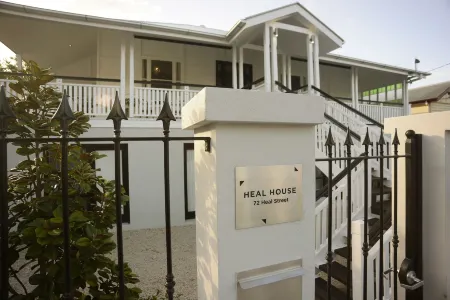 Heal House Отели рядом с достопримечательностью «Парк Нью Фарм»