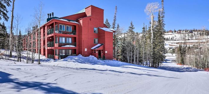Brian Head Ski-in/Ski-Out Condo w/ Resort Perks! Ξενοδοχεία στην πόλη Brian Head
