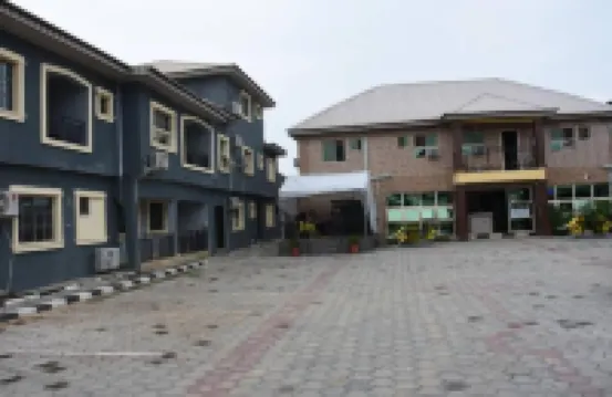 Luxurious Awoyaya Apartment With Private Pool and Garden