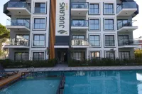Juglans Suites - Kolam Renang