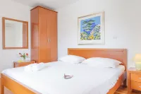 Villa Bonaca Perfect Location for a Holiday with Friends or Family, Heated Pool