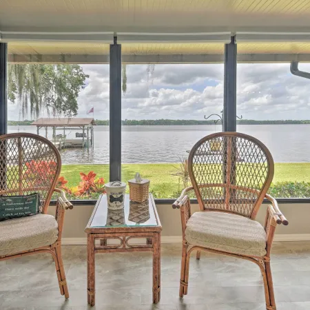 Picturesque Retreat on St Johns River and Docks