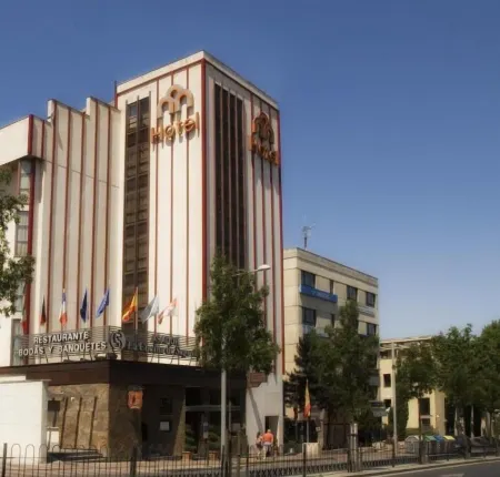 Los Arcos Отели рядом с достопримечательностью «Casa de la Moneda»