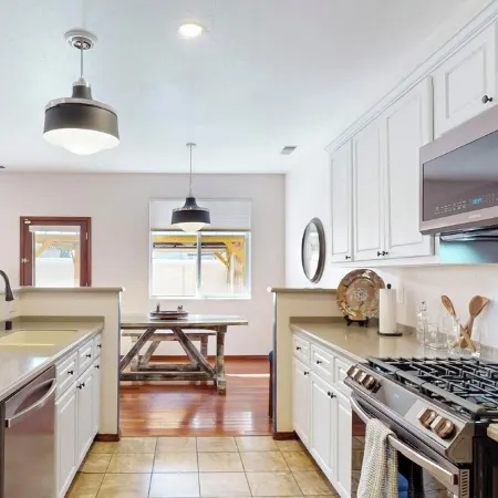 Visiting ABQ for a Conf? Home Centrally Located Get Anywhere in the City in 20m.