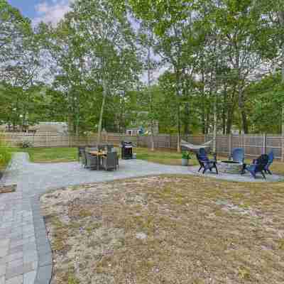 Charming 3-bedroom house with WiFi and AC in enchanting West Yarmouth location Hotel Exterior