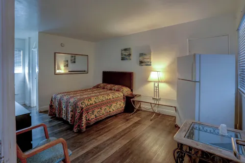 Beach and Town Motel - Motels