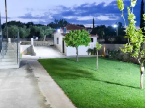 Valira Garden Retreat Near Ancient Messene Ξενοδοχεία στην πόλη Ιθώμη