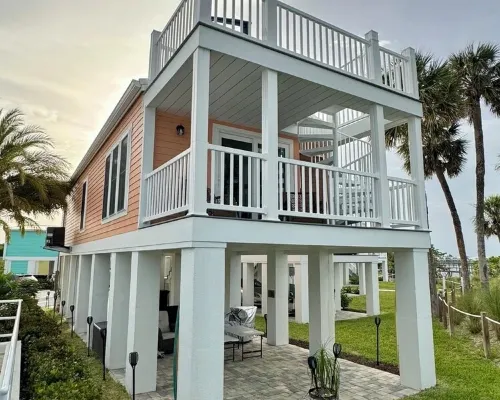 Minutes to the Beach! Waterfront House, BBQ Grill -Rooftop Deck / River View. Hotels in Jensen Beach