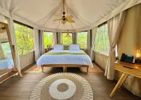 Palau Carolines Resort Hotel a Meyungs