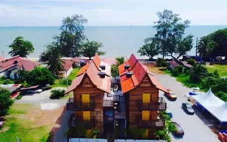 Kampong Pinang Sebatang Beach Resort Отели рядом с достопримечательностью «Tanjung Tuan Forest Recreation»