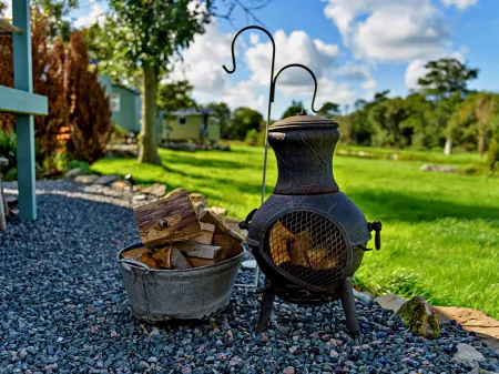 'Joan' Shepherds Hut Отели в г. Лланнор