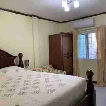 DELUXE QUEEN SUITE Rooms