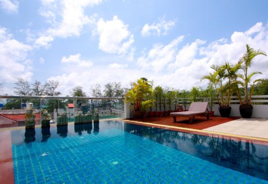 라야부리 호텔 수영장 전경