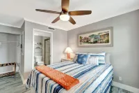 Olde Naples Luxury Condo Steps to Pier, Beach, Sunsets and Fabulous Restaurant