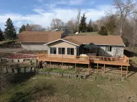 Lewis & Clark Trail Hideaway, SD side /  2 min to the lake / 10 min to Yankton. Hotels in West Yankton