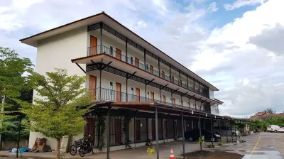 The Wish Residence Hotell i Ban Chan