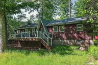 Walk to the Lake Firepit and Sunroom Tomhickon