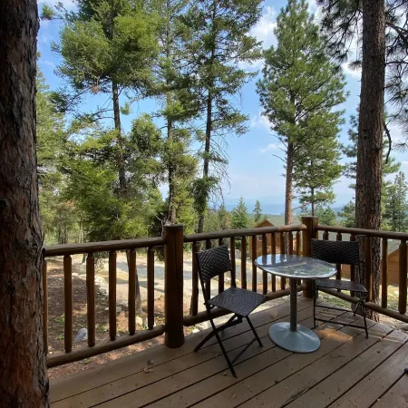 Gated Luxury Queen Bed Cottage Sleeps 2 Air Conditioning Kitchenette EV Charger