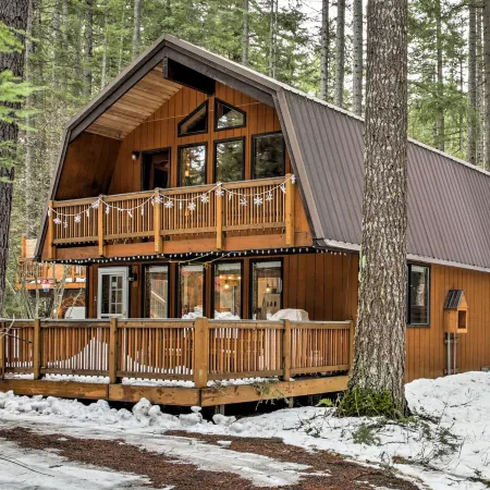 Mountain Chalet w/ Hot Tub by CLE Elum Lake!