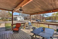 Kingston Getaway < 2 Mi to Lake Texoma! - 2-Star