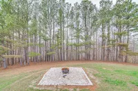 Monticello Home w/ Deck & Fire Pit < 1 Mi to Water - 3-Star