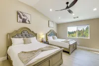 Mtn-view Gem w/ Private Yard: Luxe Beaumont Home - WiFi