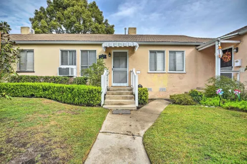 1 Mi to Dtwn Burbank: Mod Gem w/ Private Yard