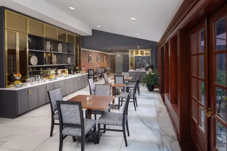 The Inn at Henderson's Wharf, Ascend Hotel Collection Отели в г. Дандок