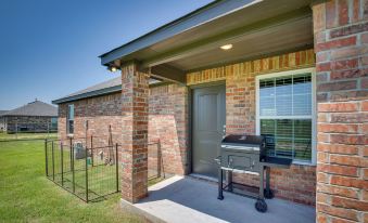 Madill Vacation Rental w/ Grill: Near Lake Texoma!