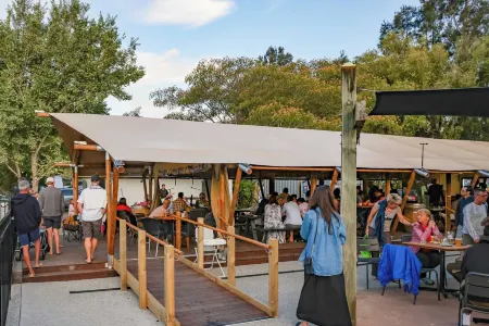 Hot Water Beach Top 10 Holiday Park Отели в г. Пауануй