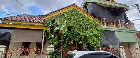 Rumah 4 Kamar w/150 Mbps & Home Theater Отели в г. Sei Selayur