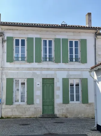 Very Nice  Listed Rhétaise House with Garden and Garage, Quiet, Right in the Center, Отели в г. Ле-Буа-Плаж-ан-Ре