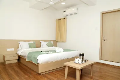 Hotel Rivera Các khách sạn gần Rajkumar College