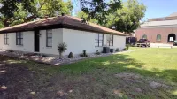 Cozy 1-bedroom apartment with WiFi, AC, located in Old Town Burleson - 3 星級