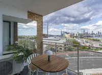 KozyGuru | Rozelle | Bridge View with Carpark Hotels near BACCHUS fine food and wine