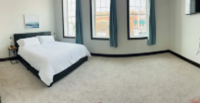 Newly Renovated 2-bedroom apartment in charming Dyersville, IA のホテル