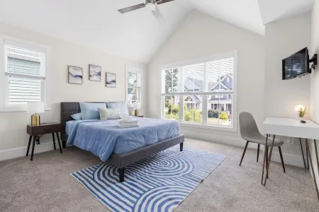 Modern 4BR Retreat  Fire Pit & Porch Swing