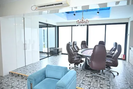 Urvi Banquets & Guest House Отели рядом с достопримечательностью «Сейнт Джон Черч»