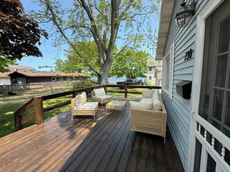 Charming 3-bedroom cottage in Mears with AC