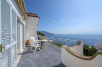 Beautiful Villa with magnificent terrace overlooking the sea