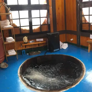 Handcrafted mountain cabin with gorgeous views