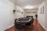 Luxurious Hilltop Retreat with Game Room - Stunning Countryside Views