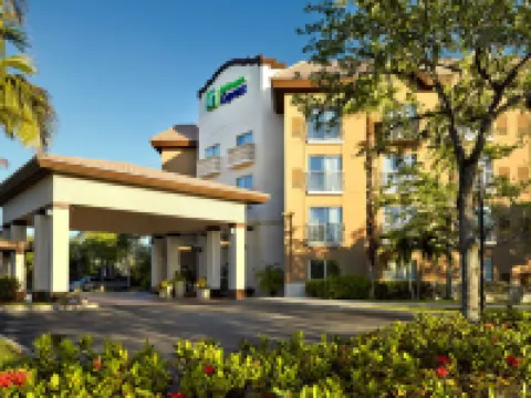 Holiday Inn Express & Suites NAPLES DOWNTOWN - 5TH AVENUE by IHG Hotels in Collier County