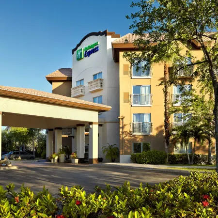 Holiday Inn Express & Suites NAPLES DOWNTOWN - 5TH AVENUE by IHG