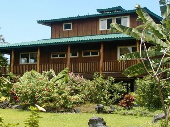 A 2-Minute Walk to Kealakekua Bay & Manini Beach!  A Free Farm Tour for Guests!