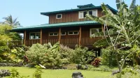 A 2-Minute Walk to Kealakekua Bay & Manini Beach!  A Free Farm Tour! Hotels in Honaunau-Napoopoo
