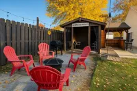 Quiet Getaway with pool and full of amenity backyard!